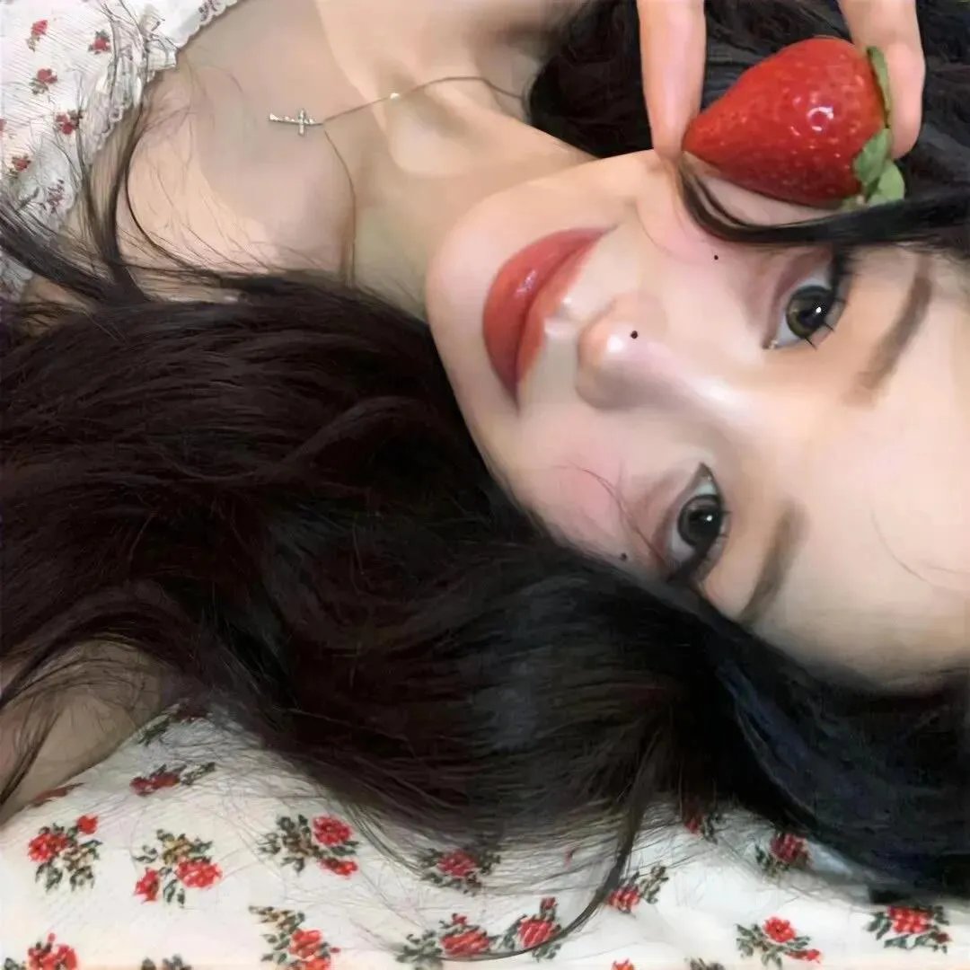 黑夜中的玻璃人偶海报