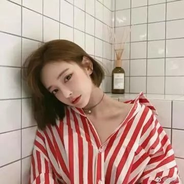 照片中的女孩海报